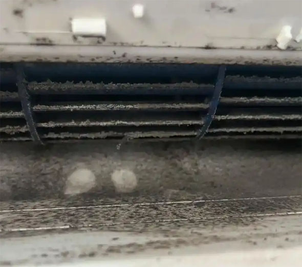 凉城空调吹的风有股烧焦味是怎么回事